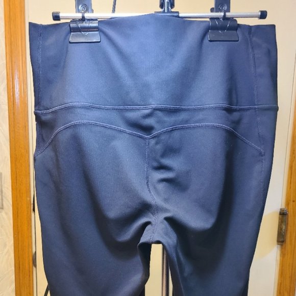 Fabletics Pure Luxe - Picture 3 of 10